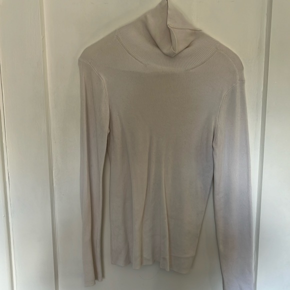 White Dynamite Basic Turtle Neck - Picture 1 of 2